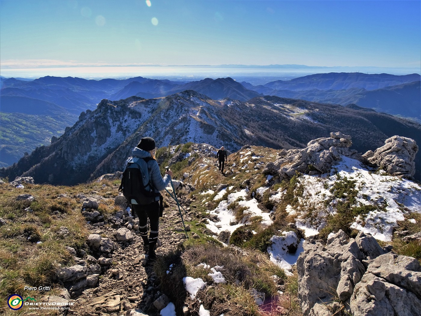 60 Scendiamo con bella vista in Cancervo, Val Brembana, pianura ...Appennini.JPG